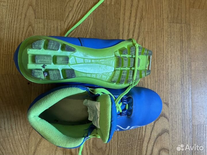 Ботинки лыжи и лыжероллеры