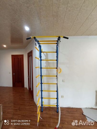 Детская шведская стенка с регулируемым турником