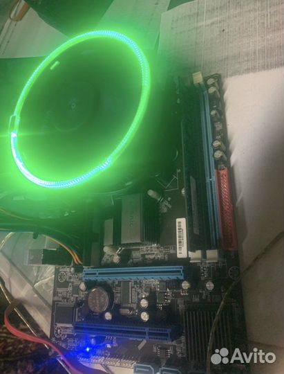 Материнская плата с 4гб озу и 2 ядерным cpu