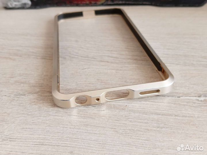 Бампер для смартфона