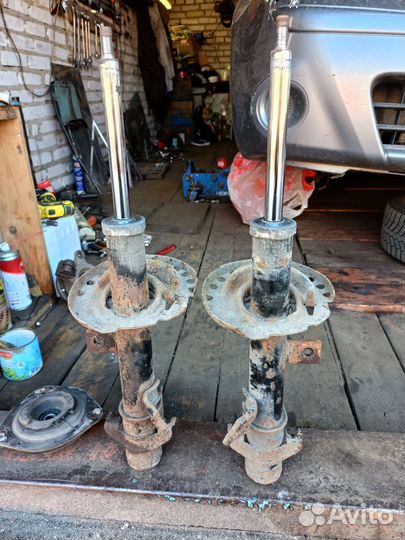 Передние амортизаторы Nissan Note