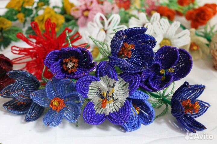 Огромный набор цветов из бисера