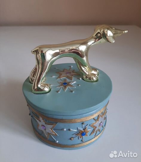 Шкатулка - статуэтка с собачкой