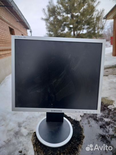 Монитор Samsung 27