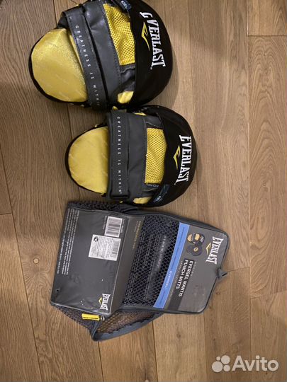Боксерские лапы Everlast новые