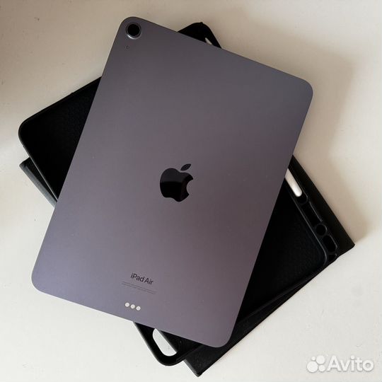 Почти новый iPad Air 5 на 264 гб + чехол