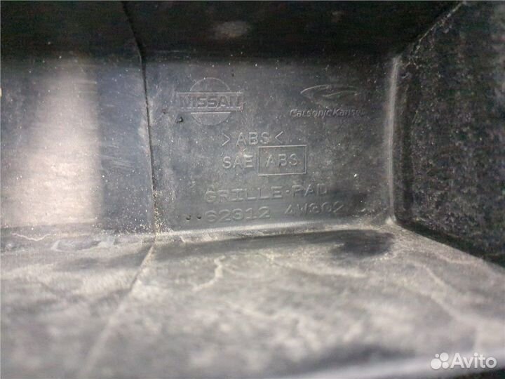 Решетка радиатора Nissan Pathfinder, 2003