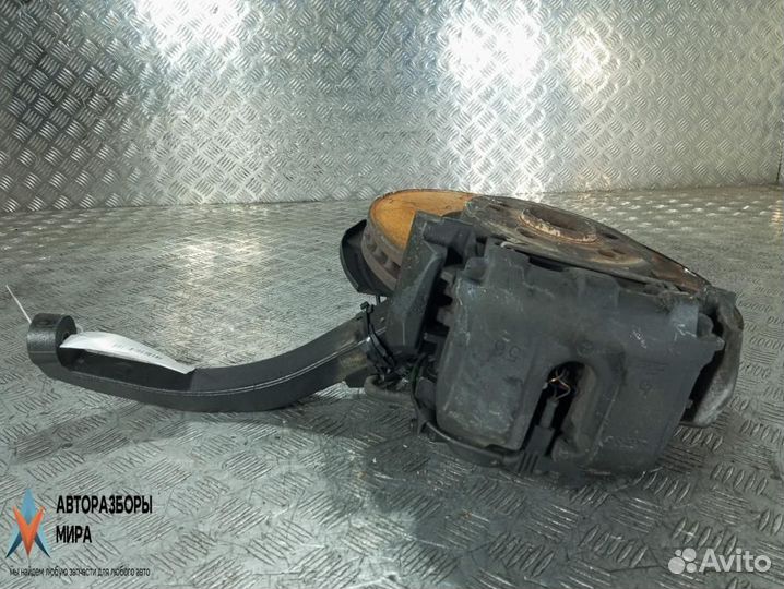 Кулак поворотный левый Mercedes-Benz R-Класс W251