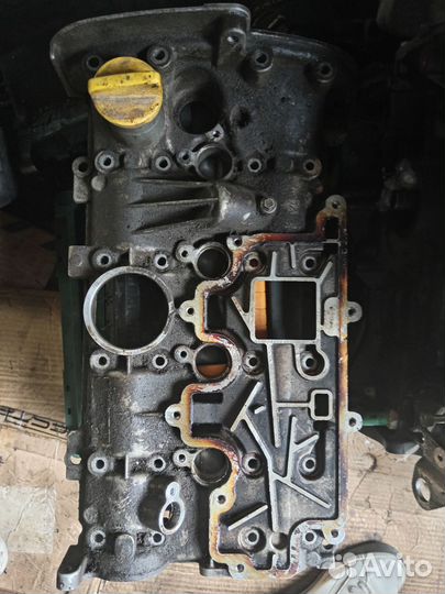 Клапанная крышка Рено Меган 1.6