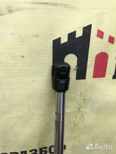 Амортизатор багажника правый Lexus Rx450 GYL15