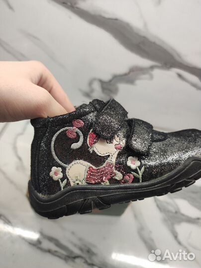 Ботинки демисезонные для девочки 23 размер