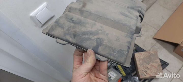 Крышка акб Ford Focus 2/2008