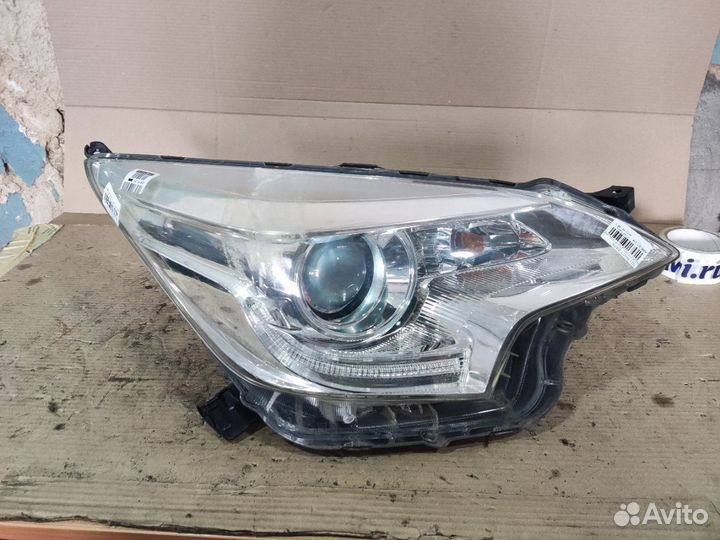 Фара toyota ractis nsp120 2014 год