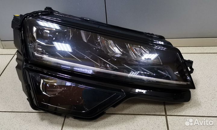 Фара правая Skoda Karoq LED