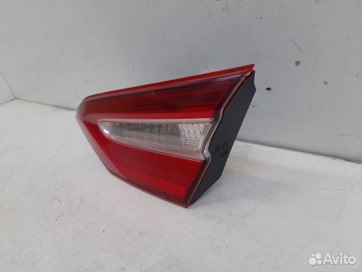 Фонарь в крышку багажника правый Toyota Camry XV70