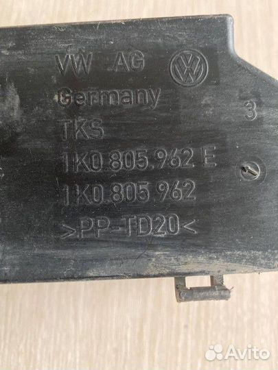 Воздуховод с передней панели Volkswagen Passat