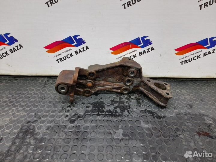 Кронштейн передней рессоры правый Volvo FH