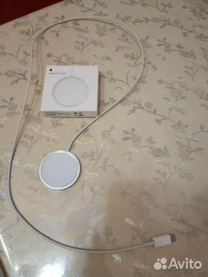 Беспроводная зарядка для iPhone