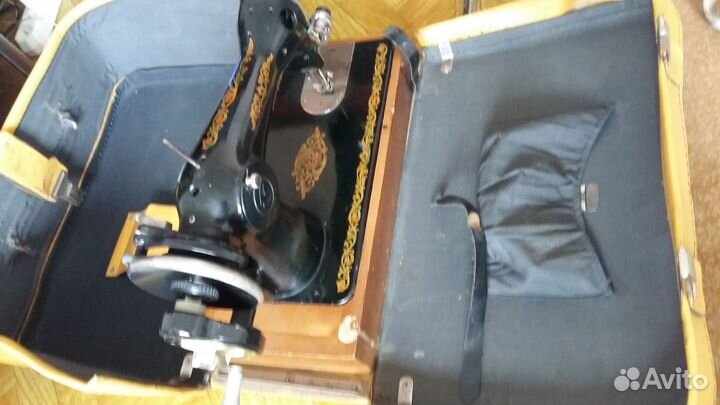 Продам швейную машинку