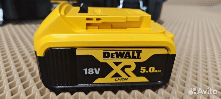 Ударная дрель-шуруповерт Dewalt DCD999P1T