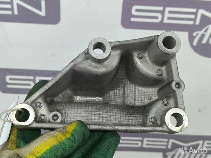 Кронштейн опоры двигателя передний Honda Accord