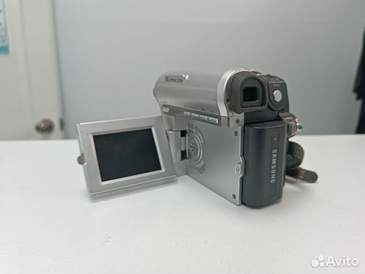 Видеокамера кассетная Samsung VP-D352i PAL