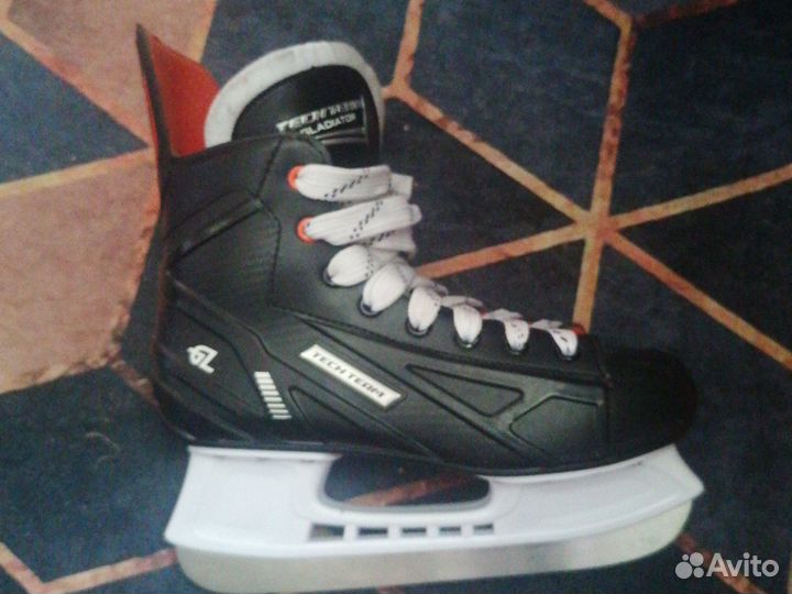 Коньки хоккейные
