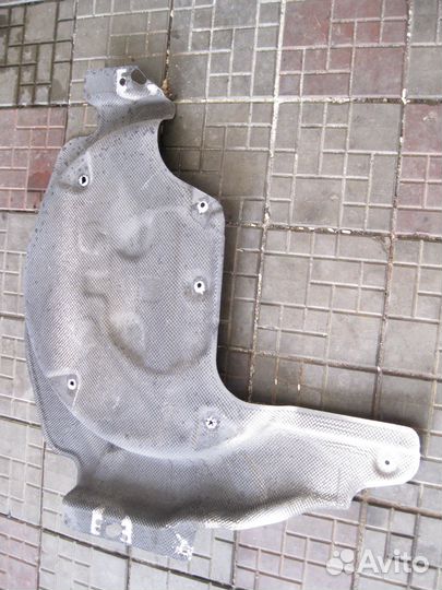 Экран тепловой защитный ниши запасного колеса Ford