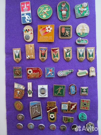 Хоккей, футбол и другие - наборы значков