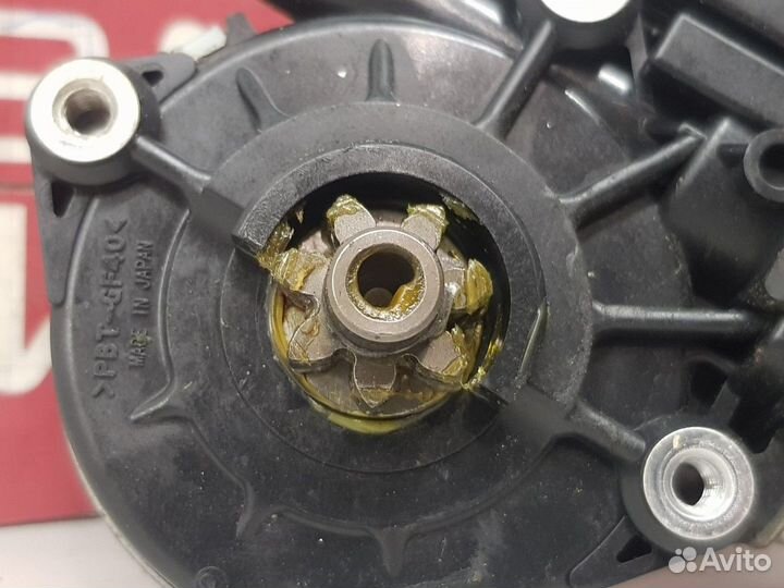 Моторчик стеклоподъемника задний левый