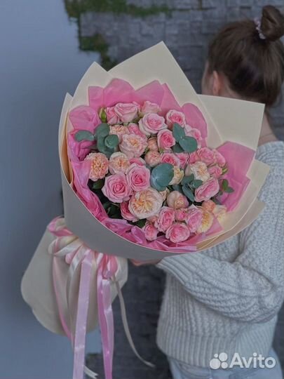 Кустовые розы букет