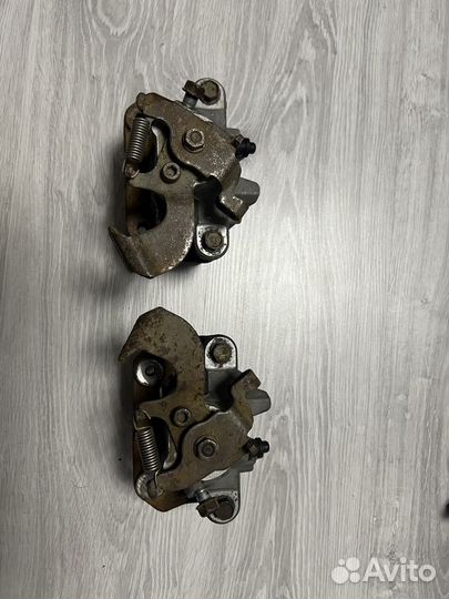 Суппорт задний левый правый Toyota Corolla E150