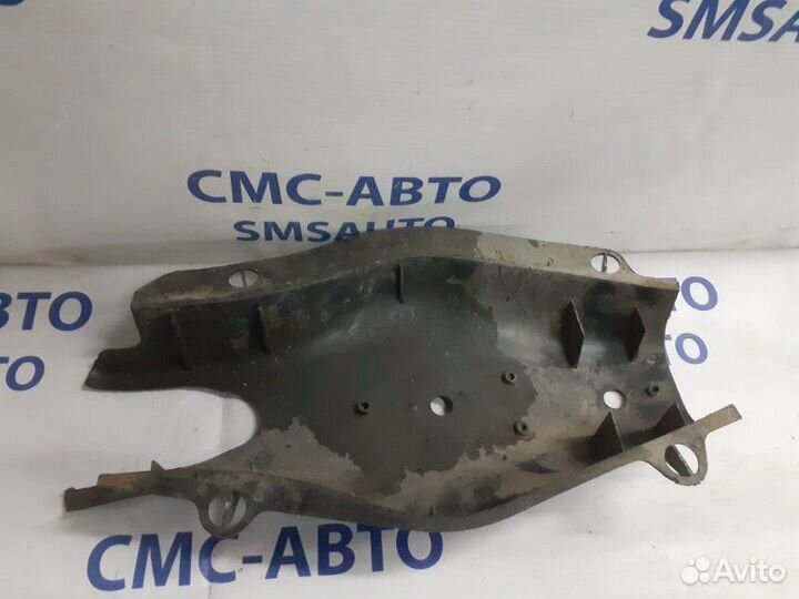 Крышка заднего подрамника задняя правая