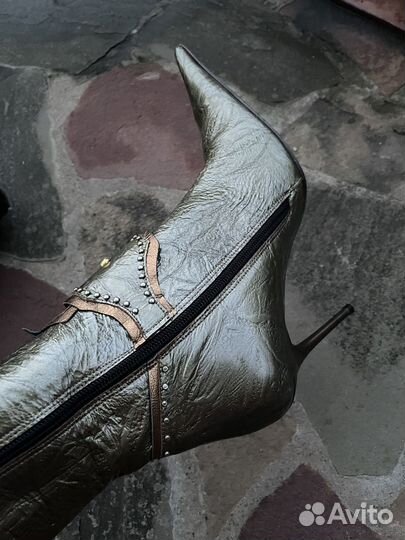 Зимние остроносые сапоги