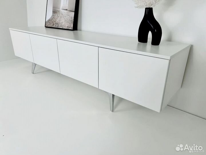 Белая тумба 