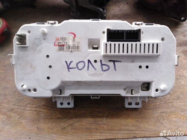 Mitsubishi Colt Щиток mn108669 Панель приборов MMC