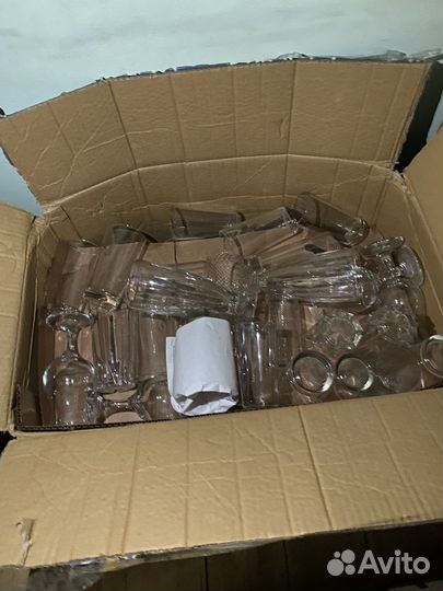 Бокалы кружки графины