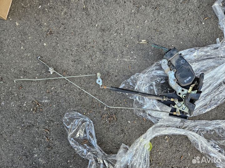 Замок двери toyota mark 2 100