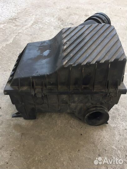 Корпус воздушного фильтра Volkswagen passat (3705)