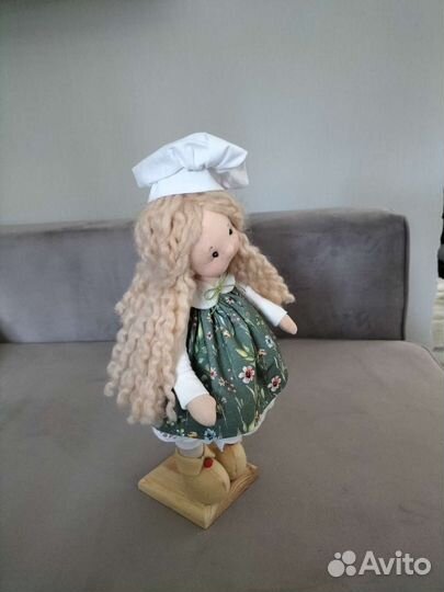 Подставка для кукол или