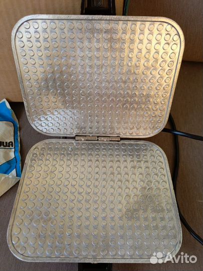 Электровафельница 