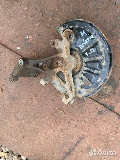 Кулак поворотный задний правый Skoda Octavia 3 A7