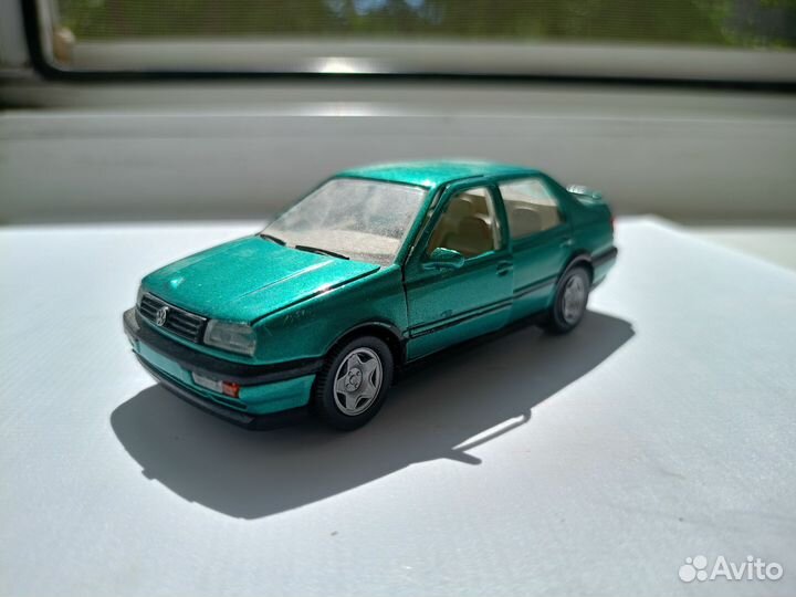 Volkswagen Vento Schabak 1/43 made in Germany