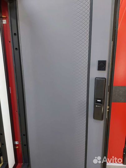 Дверь с умным электронным замком Каадас