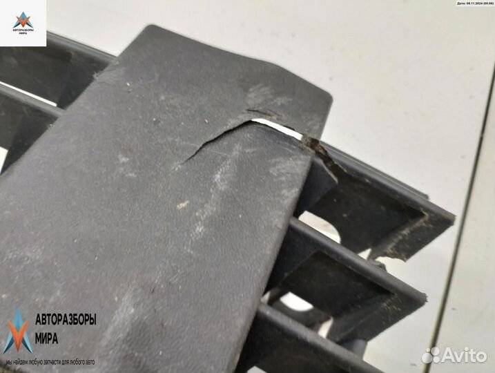 Заглушка (решетка) в бампер Volkswagen Passat