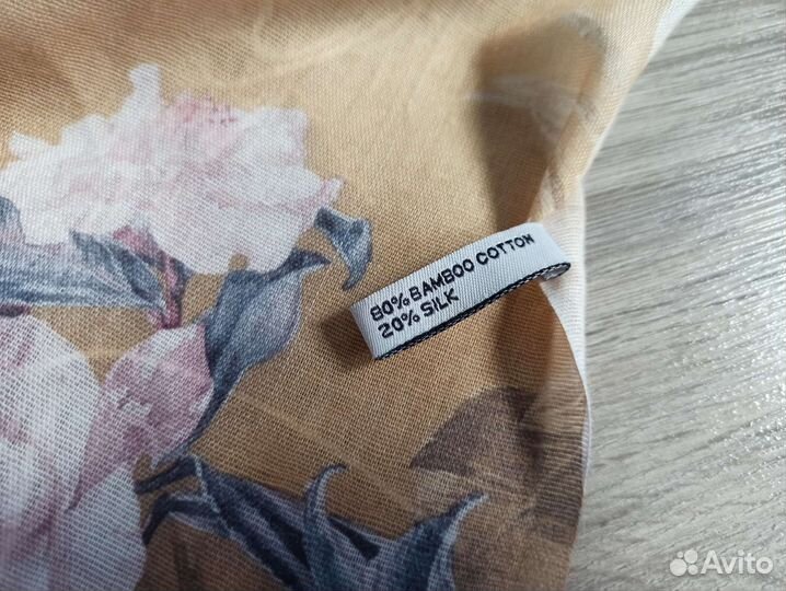 Женский шёлковый платок/шарф/палантин с цветами