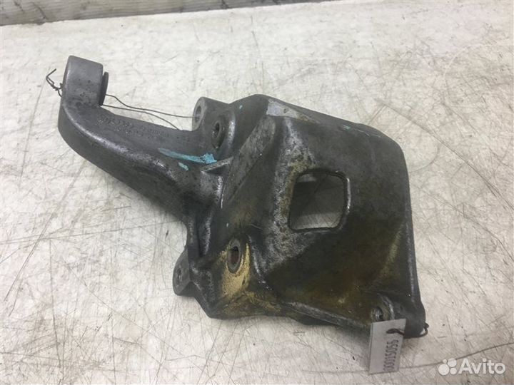 Кронштейн гидроусилителя Volkswagen Passat B4