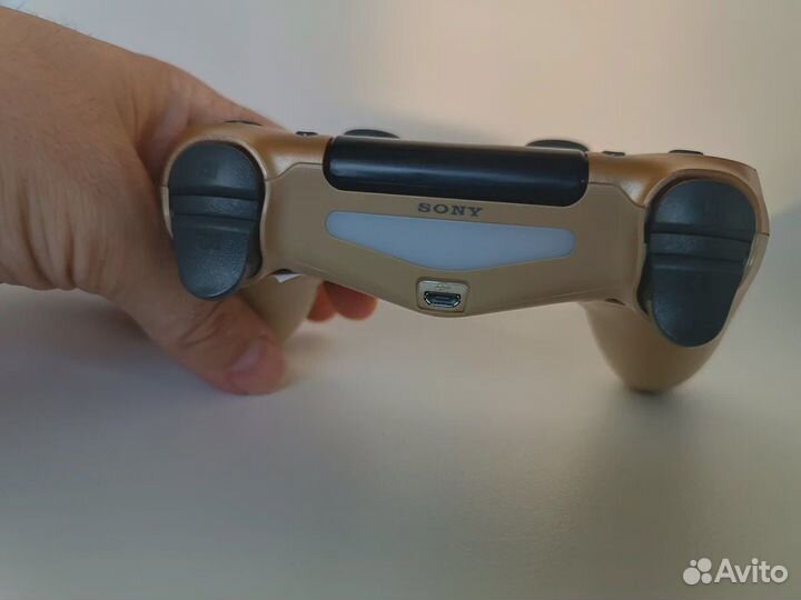 Беспроводной геймпад DualShock 4 для PS4. Золотой