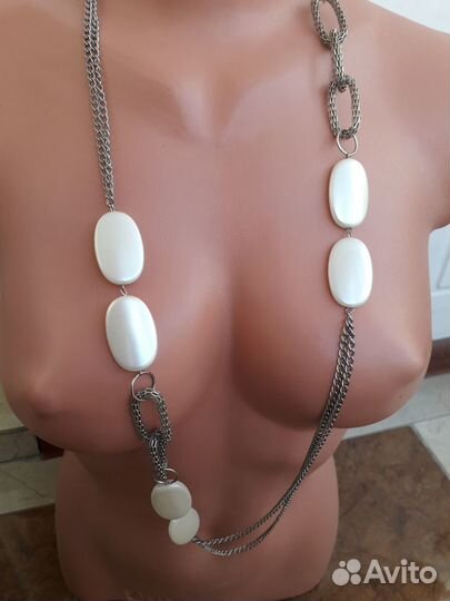 Лот бус в белых тонах