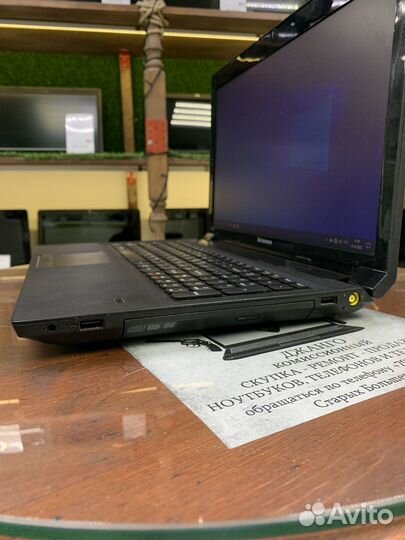 Ноутбук Lenovo держит заряд